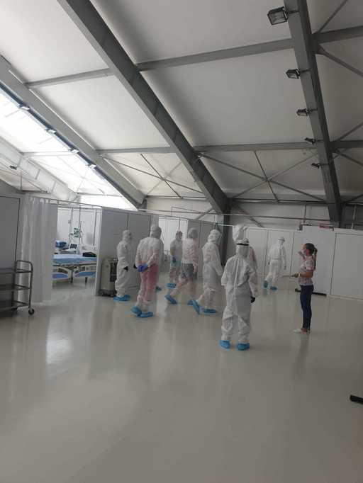 Primii doi pacienţi, internaţi în unitatea suport Covid amenajată în sala polivalentă din campusul Universităţii de Medicină din Târgu Mureş/ Sunt disponibile 10 locuri de Terapie Intensivă, alte 10 urmând a fi funcţionale până la finalul săptămânii