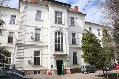 Hunedoara nu mai are locuri libere la Terapie Intensivă. Trei pacienţi, transferaţi la Arad