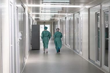 O tânără însărcinată, infectată cu noul coronavirus, a murit la Spitalul din Alba Iulia/ Mama ei a decedat în urmă cu o săptămână