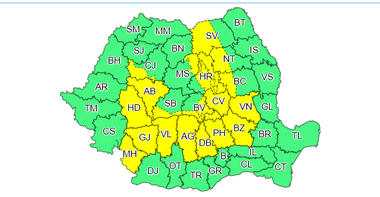 Cod galben de ploi şi vijelii în 19 judeţe/ Temperatura maximă în Capitală se va situa în jurul valorii de 33 de grade