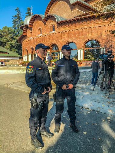 Măsuri speciale la Mănăstirea Curtea de Argeş, cu ocazia ceremoniilor organizate de Sfânta Maria: racla cu moaştele Sfintei Muceniţe Filoteia nu va fi scoasă la procesiune, accesul în curte, restricţionat, obiectele de cult, dezinfectate după fiecare utilizare