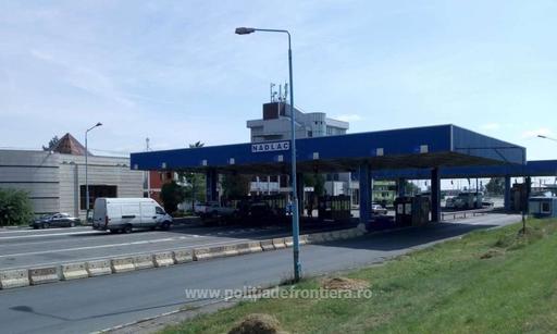 Poliţia de Frontieră: 104.200 persoane au efectuat formalităţile de control în cursul zilei de sâmbătă, cele mai multe pe sensul de ieşire/ Poliţiştii lucrează la capacitatea maximă permisă de infrastructura punctelor de trecere