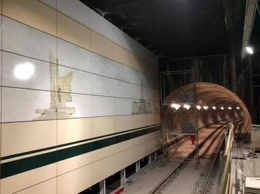 Ministerul Transporturilor acuză Primăria Capitalei că blochează lucrările la magistrala de metrou M5 pentru că nu întrerupe pentru 10 zile circulaţia pe Linia 41/ Primăria respinge acuzaţiile şi afirmă că e nevoie de alocarea a cel puţin 42 de autobuze