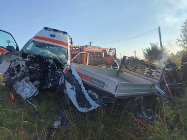 Accident în care au fost implicate ambulanţă şi o autoutilitară, între Satu Mare şi Negreşti-Oaş - două persoane au murit  - FOTO