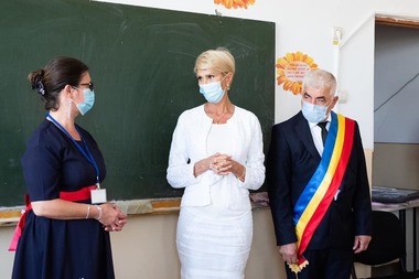 Turcan: Şcoala nu este facultativă/ Părinţii au obligaţia, pe de o parte, să îi verifice pe copii să nu se prezinte bolnavi la şcoală şi în acelaşi timp să îi îndemne să meargă la ore