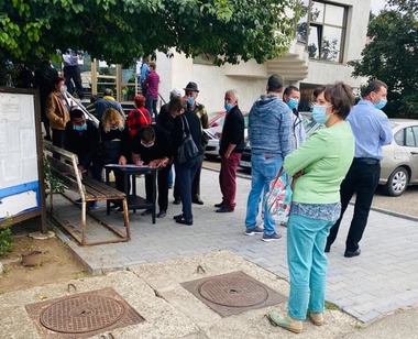 Violeta Alexandru, la Piatra Neamţ: Casa de Pensii aglomerată, o instituţie prăfuită, a cărei arhivă nu se ridică nici pe departe la un minim standard de calitate, iar conducerea în concediu/ La ITM, birouri goale şi acces îngrădit