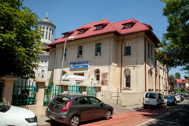 Managerul Spitalului de Arşi din Bucureşti: Domnul Tudorache nu e în stare de doi ani să repare izolaţia la demisolul spitalului şi luăm amenzi/ ASSMB cred că are mai mulţi angajaţi decât MS şi DSP la un loc. Sigur că ei sunt pictori, profesori