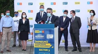 Candidatul PNL şi USR-PLUS la Primăria Sectorului 3, Adrian Moraru: Avem în proiectul de la Sectorul 3 amenajarea de spaţii alternative de predare în curtea şcolilor. Atâta timp cât este vreme frumoasă, putem să facem ore în aer liber