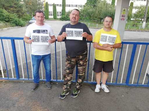 Patru angajaţi de la Termocentrala Mintia au intrat în greva foamei, în cea de-a patra zi de porteste. Centrala rămâne oprită din lipsă de cărbune - FOTO
