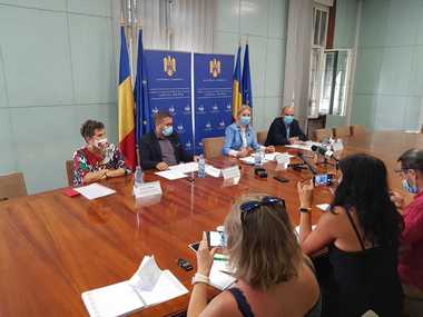 În Mureş, două unităţi şcolare vor începe cursurile exclusiv online, conform scenariului roşu; 35 după cel galben şi 148 după cel verde