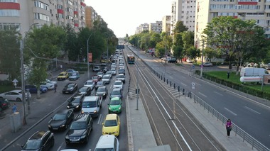 STB extinde banda unică pentru circulaţia autobuzelor pe linia de tramvai, cu autobuzele liniei 232