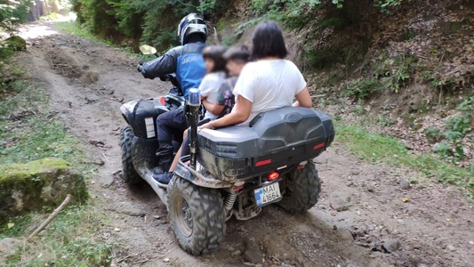 Harghita: Jandarmii au recuperat patru turişti, printre care şi doi copii, care s-au rătăcit în zona Lacului Sfânta Ana 