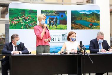 CJ Sibiu a încheiat parteneriate cu Ministerul Transporturilor pentru centurile ocolitoare din Sibiu şi Mediaş/ Turcan: La Sibiu, putem vorbi deja despre două proiecte mari de investiţii: Spitalul Judeţean nou şi Centura Ocolitoare Sud