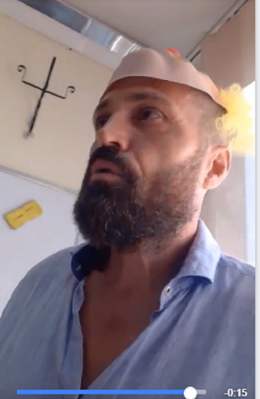 Inspectoratul Şcolar Judeţean Bihor depune plângere penală împotriva unui profesor care şi-a îndemnat elevii să nu poarte mască de protecţie, organizând un protest în clasă - VIDEO