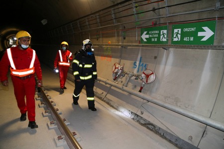 ISU Bucureşti-Ilfov verifică staţiile şi tunelurile de metrou aferente Magistralei 5, în vederea intervenţiei în caz de necesitate - FOTO