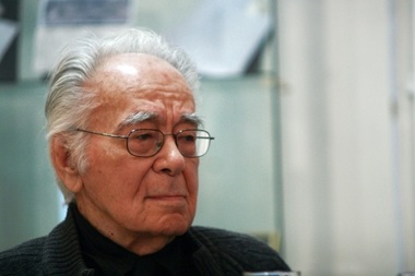 Mihai Şora, după ce a votat: Domnul cu ştampila a zis „Sperăm să vă vedem şi la următoarele alegeri”. Eu am crezut – cum e şi firesc – că se referea la următoarele alegeri locale, dar (cred că) era vorba (doar) de parlamentare