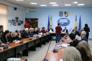 Un partid nou înfiinţat, care activează pe plan local, a obţinut două mandate în Consiliul Judeţean Prahova. PSD a pierdut preşedinţia CJ la peste 30.000 de voturi în favoarea unui candidat care raportează datorii de sute de mii de euro