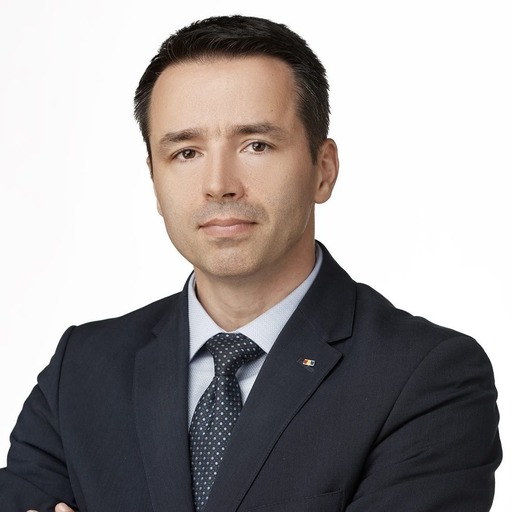 Fostul prefect de Argeş, care a candidat la alegerile locale pentru preşedinţia Consiliului Judeţean şi a pierdut, a fost repus în funcţie - VIDEO