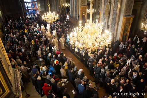 Purtătorul de cuvânt al Patriarhiei: Pentru prezervarea libertăţii religioase, măsurile sanitare trebuie luate cu maxim discernământ. Bisericile sunt spaţii ale decenţei, nu ale dezordinii