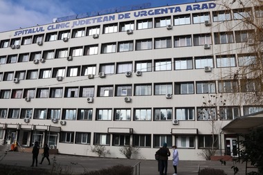 Bebeluş de 24 de zile, vindecat de COVID-19, în Arad