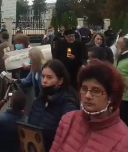 Purtătorul de cuvânt al Mitropoliei Moldovei şi Bucovinei: Nu există nicio implicare a Mitropoliei în protestele credincioşilor. Asta nu înseamnă că nu înţelegem durerea celor ce sunt supăraţi