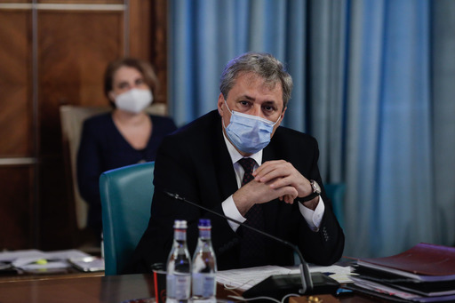 Vela: Trebuie să fim solidari, să depunem eforturi permanent pentru ca, în cele din urmă, să sosească şi clipa în care vom putea spune, cu toţii, că împreună am reuşit şi am învins acest virus care ne ameninţă permanent. Dezbinarea nu a ajutat niciodată