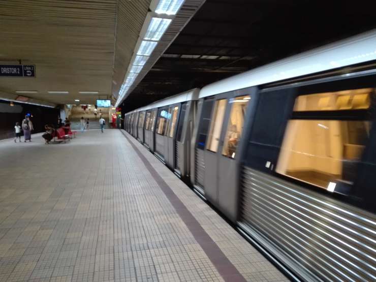 Un tren de metrou s-a defectat, circulaţia pe distanţa Preciziei- Eroilor 1 desfăşurându-se cu dificultate