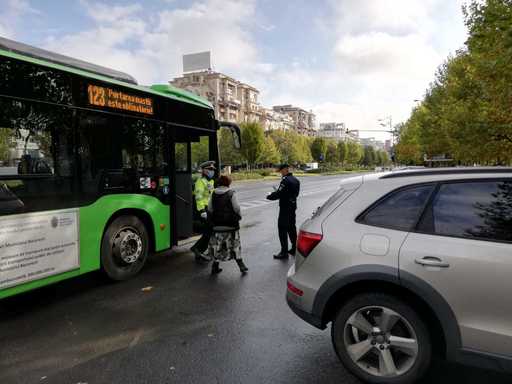 Peste 2.700 de obiective din Bucureşti, verificate la finalul săptămânii pentru a vedea cum se respectă normele sanitare/ Au fost legitimate şi peste 4.300 de persoane/ S-au dat peste 1.500 de amenzi