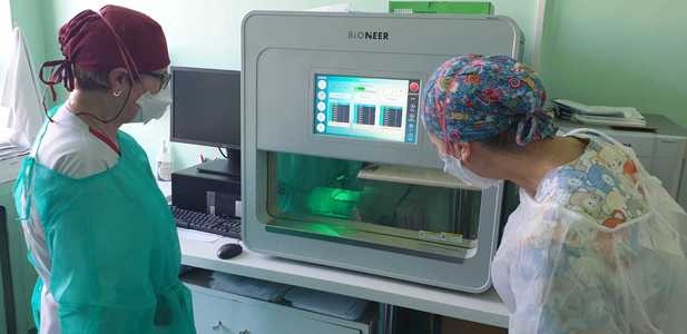 Teste rapide pentru gripă la Spitalul de Boli Infecţioase din Timişoara, cu ajutorul aparatului RT PCR