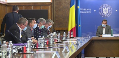 Ordonanţa de urgenţă care prevede că persoanele infectate cu noul coronavirus, dar asimptomatice şi cele simptomatice fără comorbidităţi vor fi tratate la domiciliu, sub supravegherea medicilor de familie, adoptată de Guvern