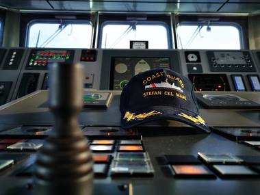 Garda de Coastă foloseşte o dronă care supraveghează frontiera maritimă pentru a preveni migraţia ilegală şi a monitoriza activităţile de pescuit 