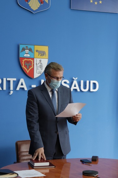 UPDATE - Prefectul judeţului Bistriţa-Năsăud, izolat la domiciliu după ce soţia sa, care este medic, a fost confirmată cu noul coronavirus/ Rezultatul primului test esrte negativ, dar prefectul rămâne în carantină