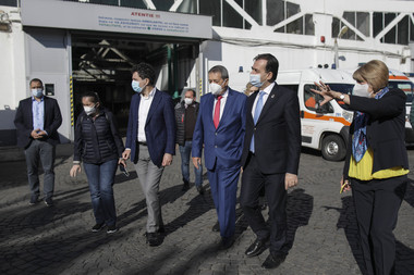 Ludovic Orban şi Nicuşor Dan, la Ambulanţa Bucureşti, după creşterea foarte mare a numărului de solicitări – S-au luat măsuri pentru suplimentarea echipajelor care fac teste suspecţilor de coronavirus/ Timpul de aşteptare în prezent, peste 48 de ore