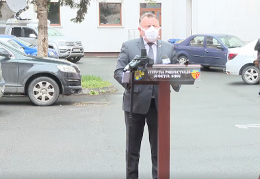 Autorităţile nu iau în calcul carantinarea municipiului Sibiu, care a depăşit rata de infectare de 6 la mie, însă Nelu Tătaru a cerut CJSU să ia măsuri pentru ”scăderea mobilităţii şi scăderea transmiterii, având ca efect scăderea numărului de cazuri”