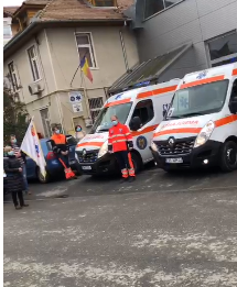 Minut de reculegere în serviciile de Ambulanţă din ţară, în memoria unui asistent din Teleorman, răpus de coronavirus la 49 de ani/ Sirenele şi luminile maşinilor de intervenţie au fost aprinse în semn de ultim omagiu - VIDEO