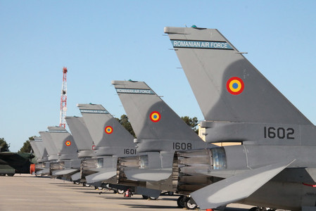 Nicolae Ciucă a anunţat că SUA a aprobat derularea pachetului de sprijin logistic pentru modernizarea tuturor aeronavelor F-16 din România