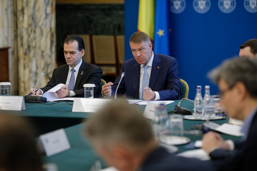 UPDATE - Iohannis: Sunt necesare măsuri în plan naţional pentru a controla extinderea pandemiei - şcolile să treacă în online toate,  angajaţii la telemuncă, magazinele închise la ora 9 / El a pledat pentru alegeri / Declaraţia lui Orban   - VIDEO