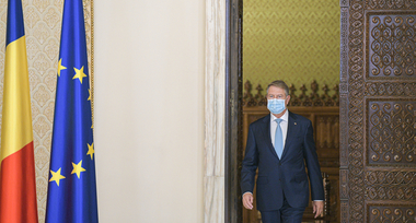 Iohannis a promulgat legea prin care unităţile administrativ teritoriale vor face parte din categoria beneficiarilor muncii prestate de zilieri