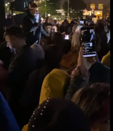 UPDATE - Protest în Piaţa Victoriei faţă de restricţiile impuse pentru a preveni răspândirea infecţiilor cu noul coronavirus / Jandarmii au dat 15 amenzi în valoare totală de 7000 