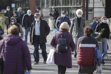 Noile măsuri de prevenire a răspândirii COVID-19, în vigoare - masca, obligatorie în toate spaţiile publice, iar odată cu restricţiile privind circulaţia pe timp de noapte, revin declaraţia pe propria răspundere şi adeverinţa dată de angajator