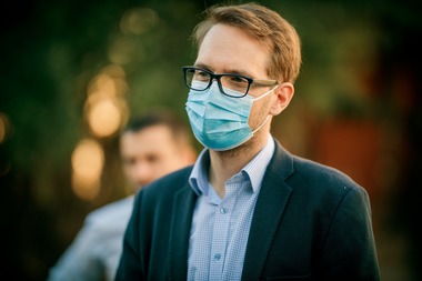 Primarul municipiului Timişoara, Dominic Fritz: Pregătim microbuze de la Societatea de Transport Public pe care să le folosim, dacă ambulanţele nu vor mai face faţă să aducă pacienţii la spital