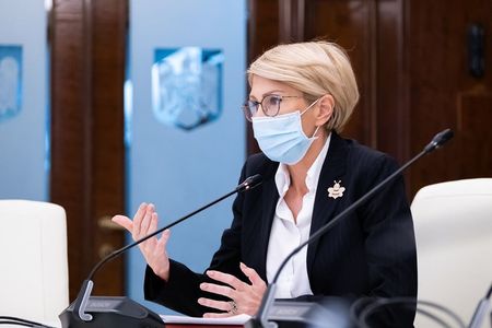 Raluca Turcan: Spitalele din România trebuie să reziste şi să facă faţă tuturor pacienţilor, şi celor infectaţi, şi celor neinfectaţi