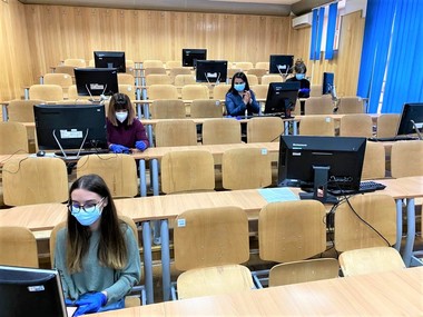 Constanţa: 190 de studenţi voluntari de la Universitatea Ovidius participă la rezolvarea telefonică a anchetelor epidemiologice alături de Direcţia de Sănătate Publică 