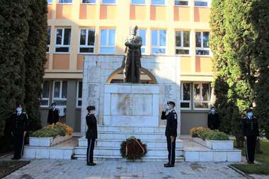 Ministerul Apărării anunţă că instituţiile militare de învăţământ trec cursurile în sistem online