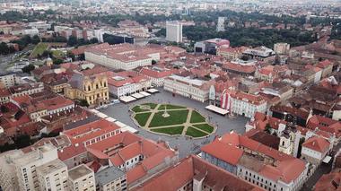 Judeţul Timiş este "dinamic", iar atuurile sunt podgoriile, berea, folclorul şi gastronomia. Asociaţia pentru Promovarea şi Dezvoltarea Turismului pregăteşte brandul turistic al judeţului