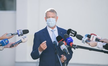 Iohannis: Efectul măsurilor de la începutul lui octombrie, plafonarea vizibilă a numărului de cazuri de COVID-19, dar plafonarea la 10.000 de cazuri e ”mult prea sus”. Avem un număr prea mare de cazuri grave la ATI 