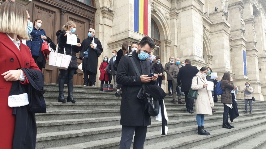 Avocaţii stagiari protestează marţi şi miercuri la Bucureşti: „Colegii cu ani de experienţă s-au arătat oripilaţi de examen. Aşteptăm răspunsul la contestaţii”