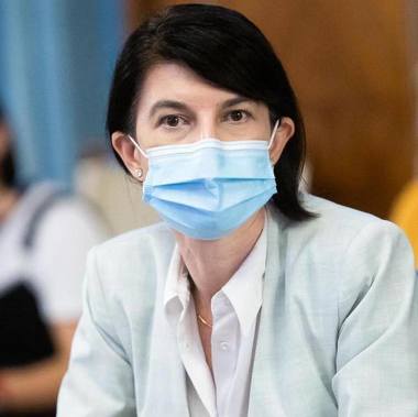 Violeta Alexandru anunţă că s-au plătit 2 miliarde de lei pentru acoperirea a 41,5% din costul salarial al unui angajat revenit la muncă din şomaj tehnic/ 600.000 de persoane au beneficiat de măsură, cele mai multe din Bucureşti, Prahova, Sibiu şi Suceava