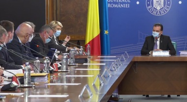 Guvernul adoptă miercuri OUG care să permită temporar absolvenţilor de Medicină înscrişi la rezidenţiat să lucreze, sub supraveghere, în spitale cu pacienţi care au COVID-19