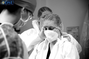 Departamentul pentru Situaţii de Urgenţă: Aproape 2.000 de studenţi voluntari, alături de cadrele sanitare din prima linie/ 720 au fost deja repartizaţi în 25 de judeţe
